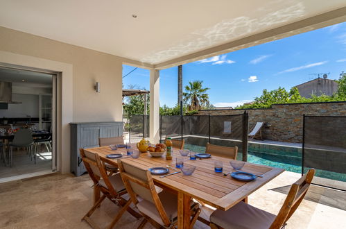 Photo 2 - Maison de 4 chambres à Cogolin avec piscine privée et terrasse