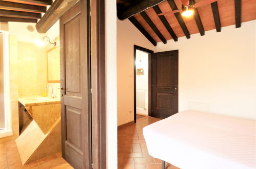 Foto 9 - Apartment mit 1 Schlafzimmer in Massa Marittima mit schwimmbad und garten