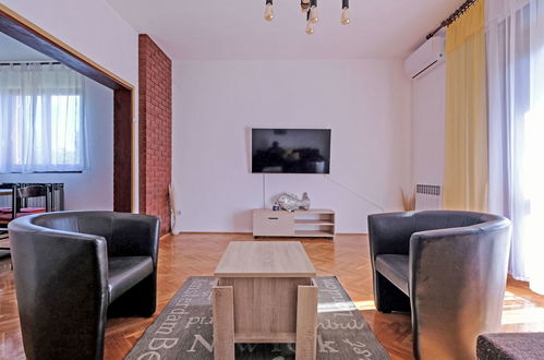 Photo 6 - 3 bedroom Apartment in Medulin with garden and sauna