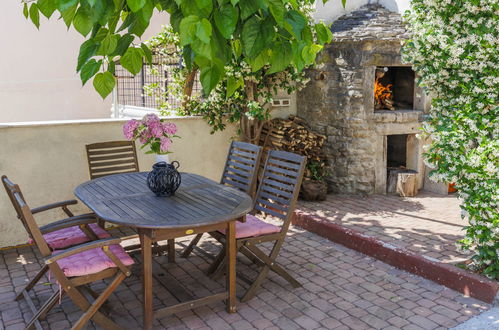 Photo 46 - Maison de 3 chambres à Kaštelir-Labinci avec piscine privée et jardin