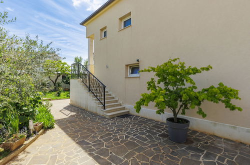 Foto 41 - Apartamento de 3 habitaciones en Novigrad con jardín y terraza