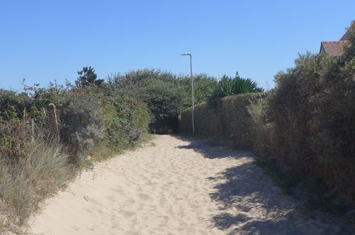 Foto 17 - Appartamento con 2 camere da letto a Merville-Franceville-Plage con giardino e terrazza