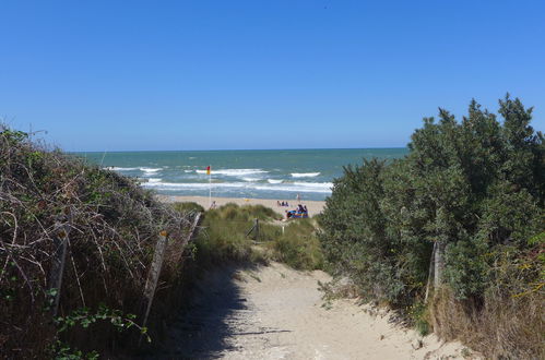 Foto 15 - Appartamento con 2 camere da letto a Merville-Franceville-Plage con giardino e terrazza