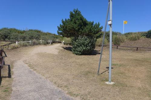 Foto 16 - Appartamento con 2 camere da letto a Merville-Franceville-Plage con terrazza e vista mare