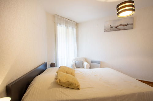 Foto 3 - Appartamento con 2 camere da letto a Hyères con terrazza e vista mare