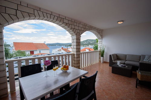 Foto 30 - Apartamento de 2 quartos em Rogoznica com terraço e vistas do mar