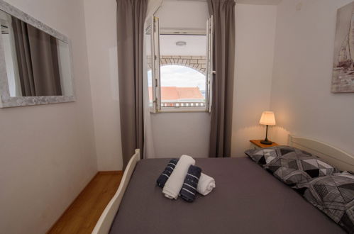 Foto 17 - Appartamento con 2 camere da letto a Rogoznica con terrazza e vista mare