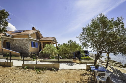 Photo 19 - Maison de 3 chambres à Pašman avec terrasse et vues à la mer