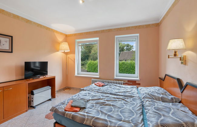 Casa de 5 quartos em Kravaře com piscina privada e jardim - Foto 15