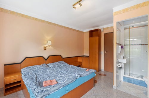 Photo 18 - Maison de 3 chambres à Kravaře avec piscine privée et jardin
