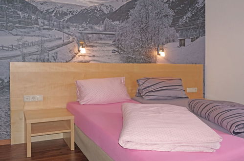 Foto 4 - Appartamento con 2 camere da letto a Flirsch con giardino e sauna