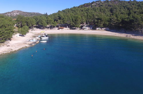 Foto 35 - Appartamento con 3 camere da letto a Pakoštane con piscina e giardino