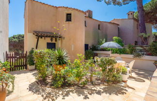 Foto 2 - Casa de 1 habitación en Sainte-Maxime con piscina y jardín