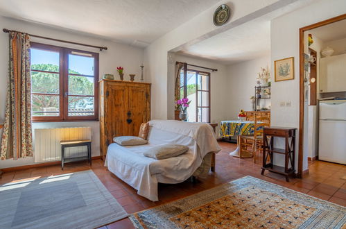 Foto 4 - Casa de 1 habitación en Sainte-Maxime con piscina y vistas al mar