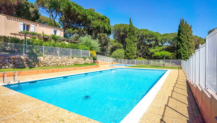 Foto 1 - Casa de 1 habitación en Sainte-Maxime con piscina y vistas al mar