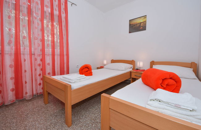 2 bedroom Apartment in Karlobag with terrace - Photo 17