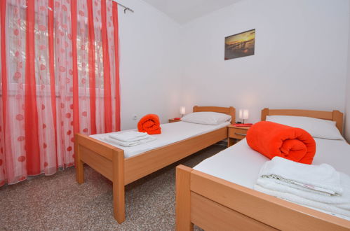 Photo 17 - 2 bedroom Apartment in Karlobag with terrace