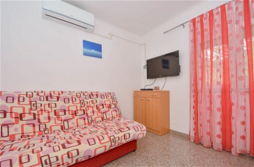 Foto 19 - Appartamento con 2 camere da letto a Karlobag con terrazza e vista mare