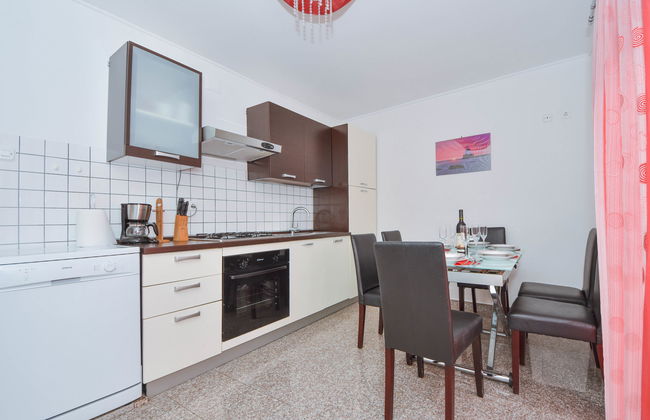 2 bedroom Apartment in Karlobag with terrace - Photo 4
