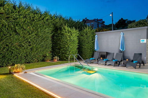 Foto 53 - Casa con 4 camere da letto a Fiume con piscina privata e giardino