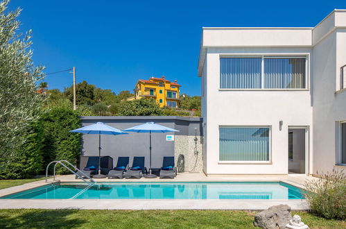 Foto 12 - Casa de 4 quartos em Rijeka com piscina privada e jardim