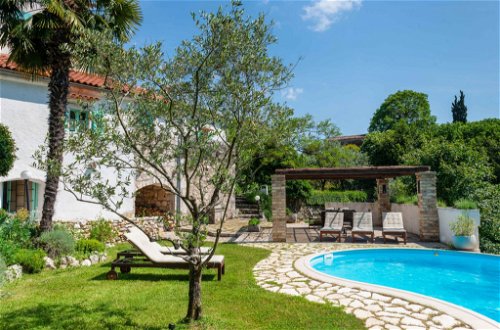 Foto 22 - Casa de 2 habitaciones en Mošćenička Draga con piscina privada y vistas al mar