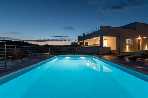 Foto 11 - Casa con 4 camere da letto a Okrug con piscina privata e vista mare