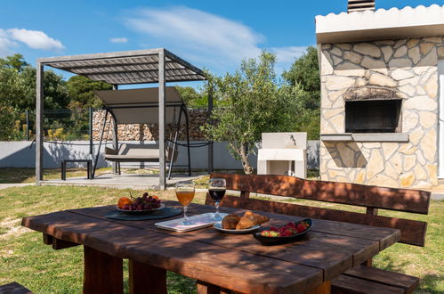 Photo 41 - Maison de 4 chambres à Okrug avec piscine privée et jardin