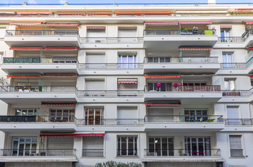 Foto 19 - Appartamento con 1 camera da letto a Nizza con vista mare