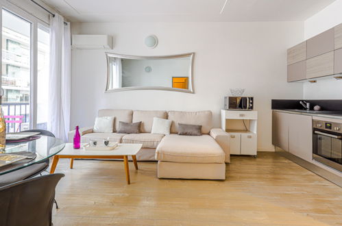 Foto 6 - Appartamento con 1 camera da letto a Nizza con vista mare