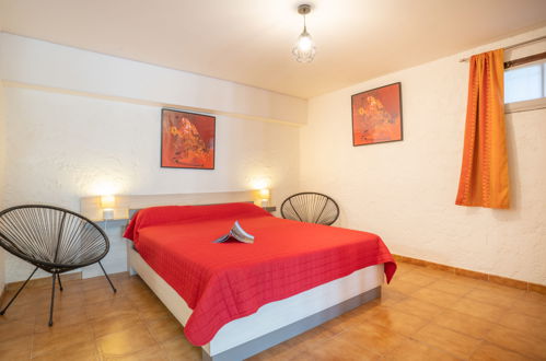 Foto 4 - Appartamento con 2 camere da letto a Roquebrune-sur-Argens con giardino e vista mare