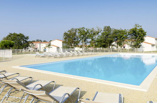 Foto 1 - Casa de 2 habitaciones en Talmont-Saint-Hilaire con piscina y jardín