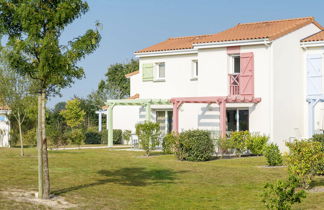 Foto 2 - Casa de 2 quartos em Talmont-Saint-Hilaire com piscina e vistas do mar