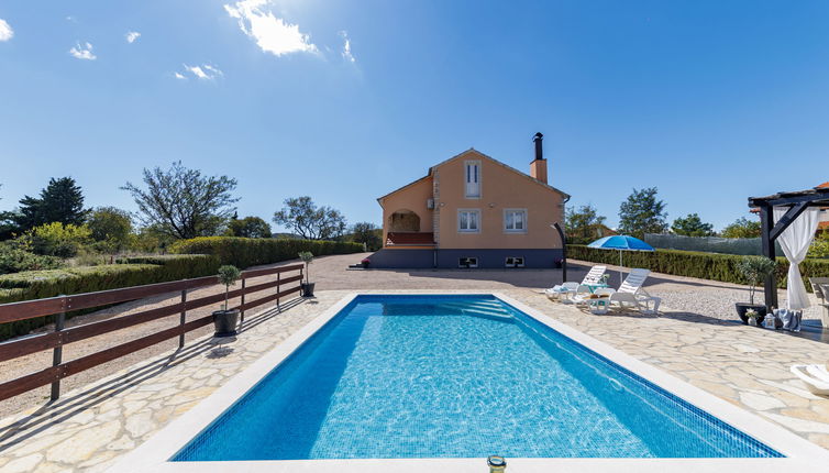 Photo 1 - Maison de 4 chambres à Stankovci avec piscine privée et jardin