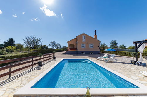 Photo 1 - Maison de 4 chambres à Stankovci avec piscine privée et jardin