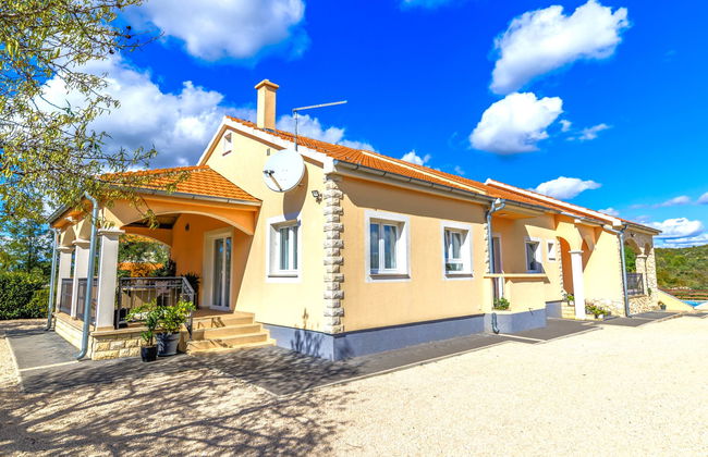 Casa de 5 quartos em Stankovci com piscina privada e jardim - Foto 4
