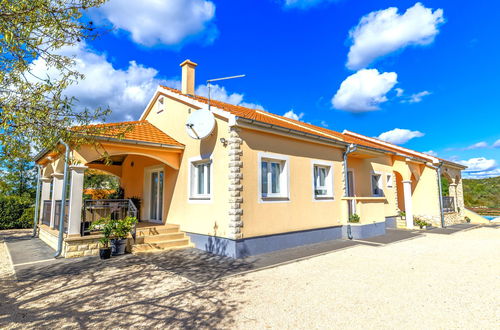 Photo 4 - Maison de 4 chambres à Stankovci avec piscine privée et jardin