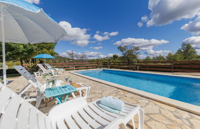 Casa de 5 quartos em Stankovci com piscina privada e jardim - Foto 2