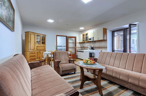 Photo 12 - 3 bedroom House in Marčana with private pool and garden