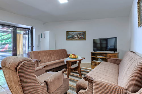 Photo 10 - 3 bedroom House in Marčana with private pool and garden