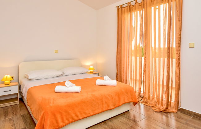 2 bedroom Apartment in Sukošan with garden and terrace - Photo 4