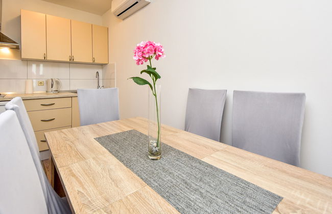 2 bedroom Apartment in Sukošan with garden and terrace - Photo 7