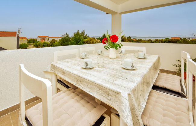 2 bedroom Apartment in Sukošan with garden and terrace - Photo 2