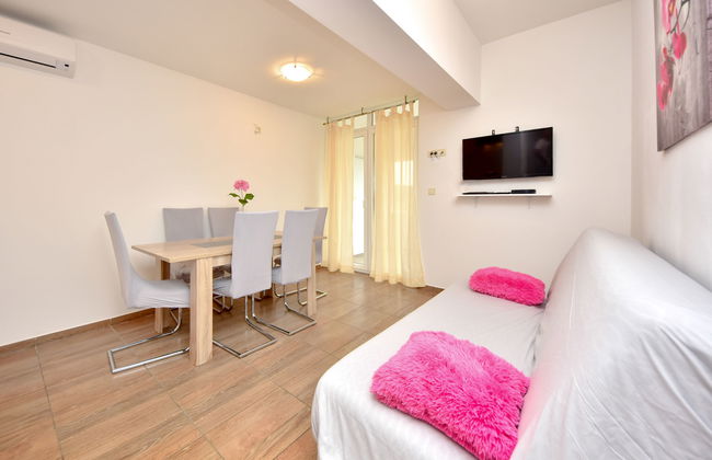 2 bedroom Apartment in Sukošan with garden and terrace - Photo 3