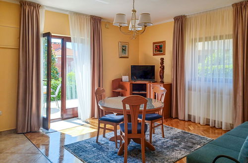 Photo 3 - 1 bedroom Apartment in Zadar with garden and terrace