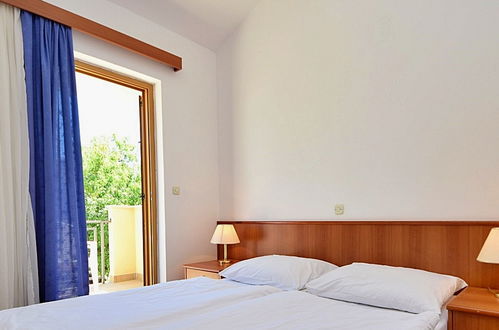 Foto 12 - Appartamento con 1 camera da letto a Orebić con piscina e vista mare