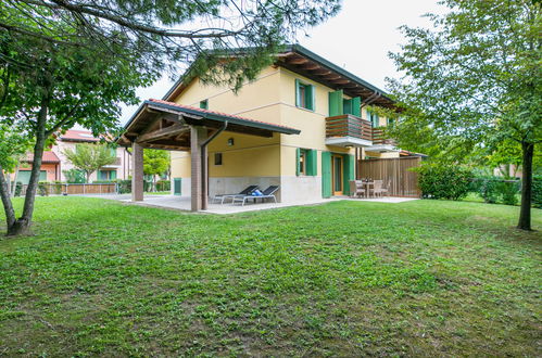 Photo 2 - Maison de 2 chambres à Lignano Sabbiadoro avec piscine et vues à la mer