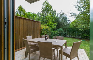 Photo 3 - Maison de 2 chambres à Lignano Sabbiadoro avec piscine et jardin