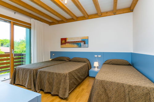 Photo 21 - Maison de 2 chambres à Lignano Sabbiadoro avec piscine et vues à la mer