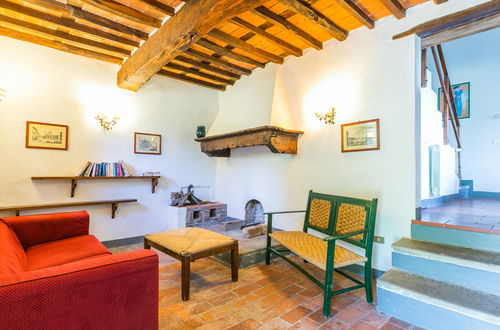 Photo 4 - 2 bedroom Apartment in Pescia with swimming pool and garden